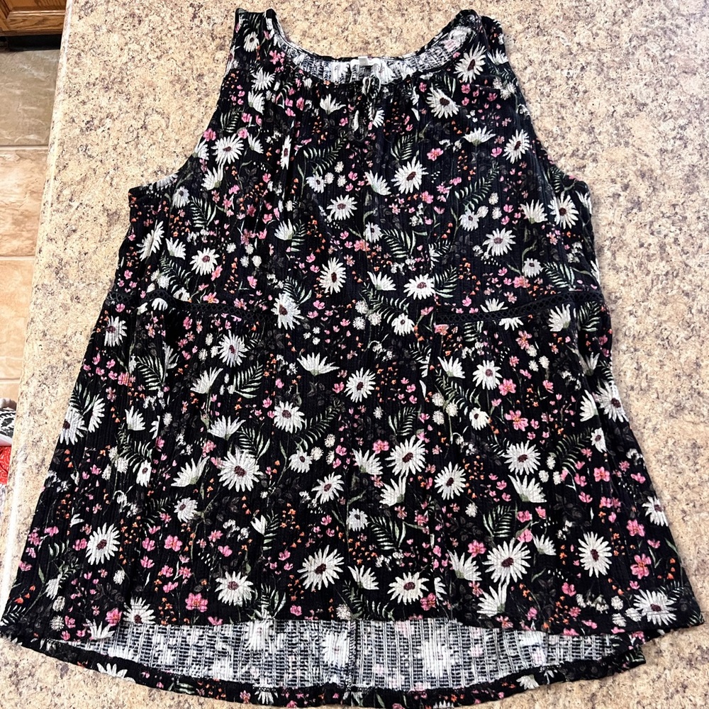 Maurices Black Floral flowy light tank